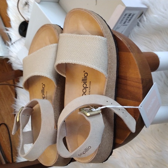 Birkenstock Sandals- Size 40 (9-9.5) Cream with Gold Buckle- Papillo Glenda NWT - Picture 3 of 8